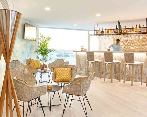 Universal Hotel Perla