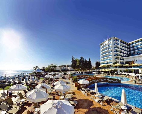 Azura Deluxe Resort & Spa Hotel