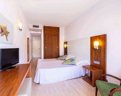 Neptuno Paguera Hostal