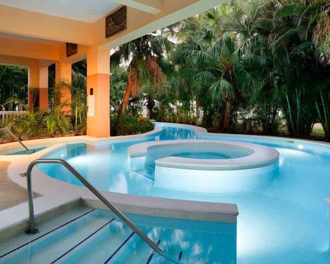 Grand Palladium Lady Hamilton Resort & Spa