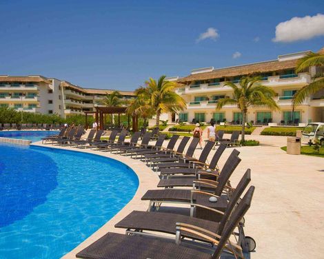 BlueBay Grand Esmeralda