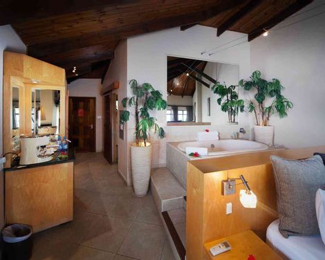 Coco de Mer Hotel & Black Parrot Suites