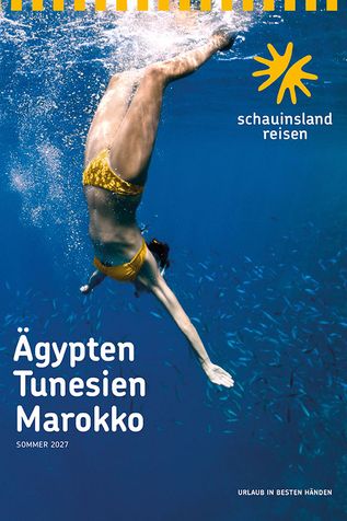 Ägypten, Tunesien, Marokko: Tauchende Person unter Wasser im tiefblauen Meer – Katalog Ägypten, Tunesien und Marokko Sommer 2027