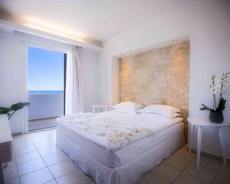 Akrogiali Beach Hotel