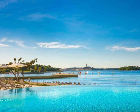 Maistra Select Amarin Resort