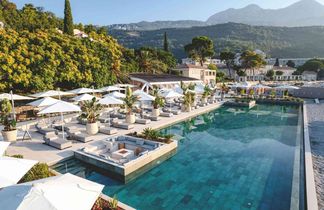 Lazure Hotel & Marina