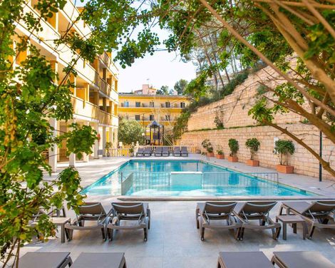 Flor Los Almendros Apartments