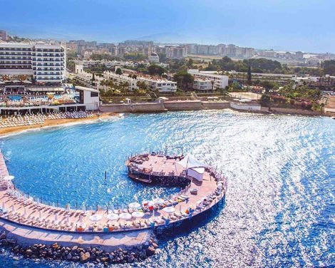 Azura Deluxe Resort & Spa Hotel