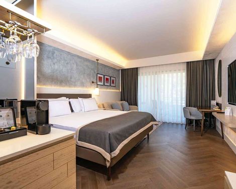 Lara Barut Collection