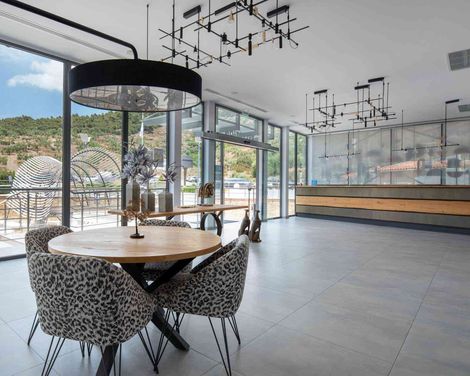 Lagomandra Beach Hotel