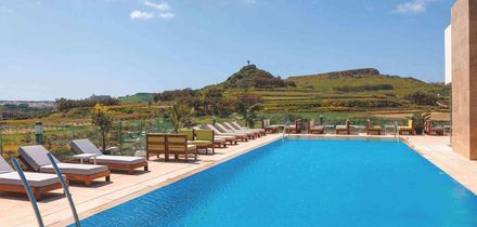 Reef Hotel & Spa