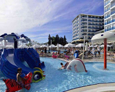 Azura Deluxe Resort & Spa Hotel