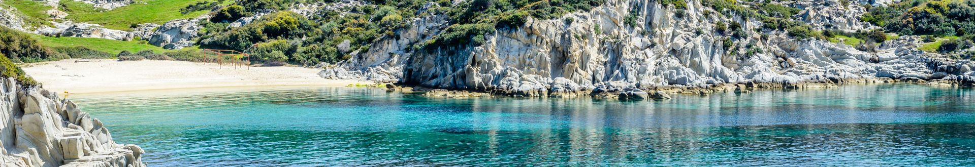 Der südlichste Teil der Halbinsel Sithonia bietet die schönsten Sandstrände Griechenlands, klares Wasser und atemberaubende Landschaften. Foto aus Kalamitsi, Sitonia, Chalkidiki, Griechenland.