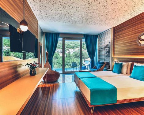 Carine Hotel Kumbor-3