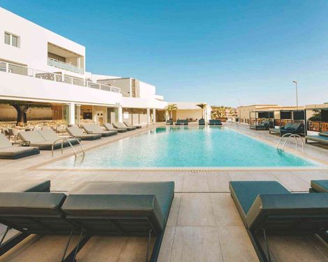 R2 Higos Beach Apartments