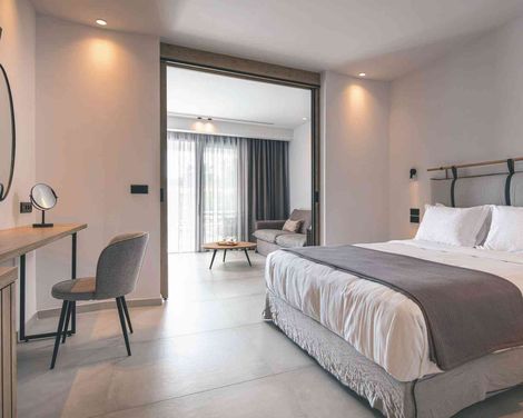 Lagomandra Beach Hotel