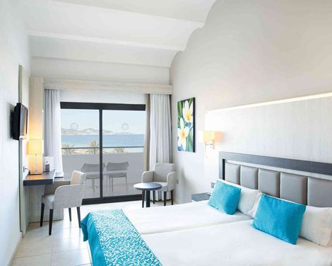 FERGUS Style Bahamas