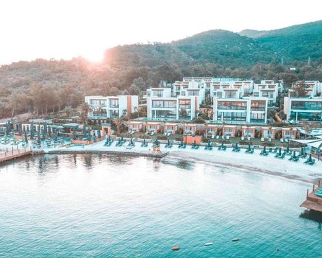 The Norm Collection Door'a