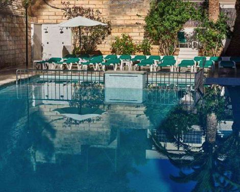 Flor Los Almendros Hotel