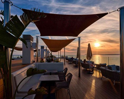 Universal Hotel Romantica