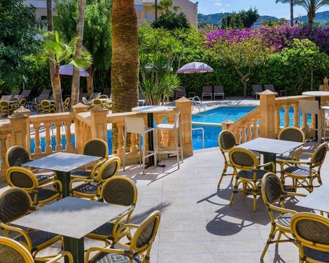 Flor Los Almendros Apartments