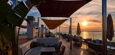 Universal Hotel Romantica