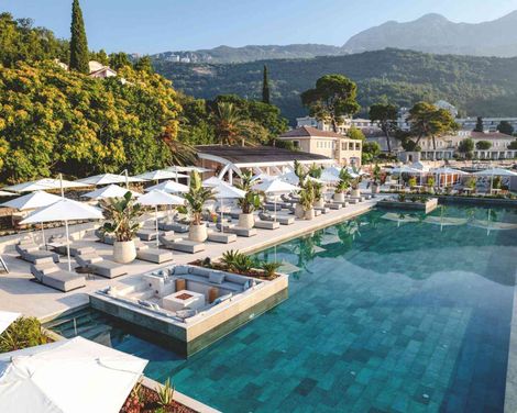 Lazure Hotel & Marina