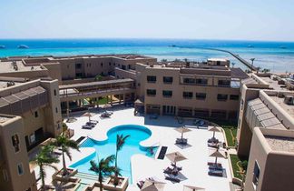 The Breakers Diving & Surfing Lodge