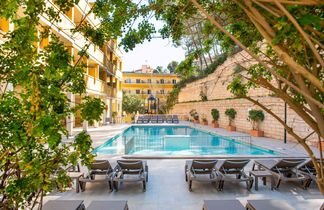 Flor Los Almendros Apartments