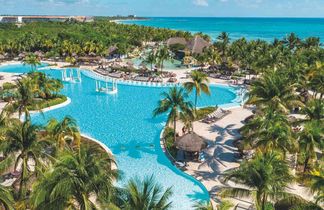 Grand Palladium Colonial Resort & Spa