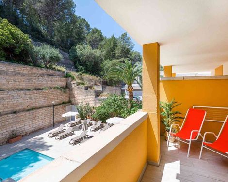 Flor Los Almendros Apartments