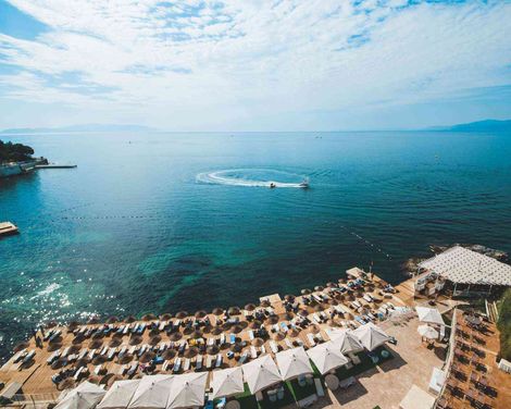 Charisma De Luxe Hotel