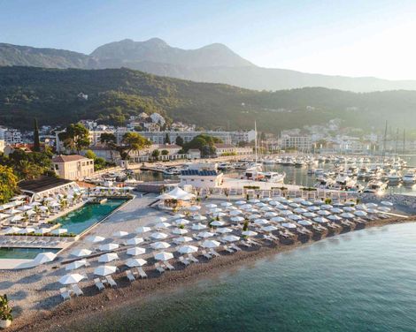 Lazure Hotel & Marina