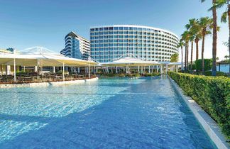 Crystal Centro Pearl Collection