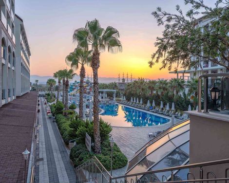 LRS Port River Hotel & Spa