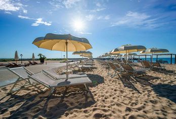 HVD Riviera Beach Hotel