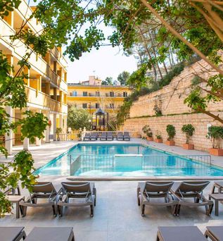 Flor Los Almendros Apartments