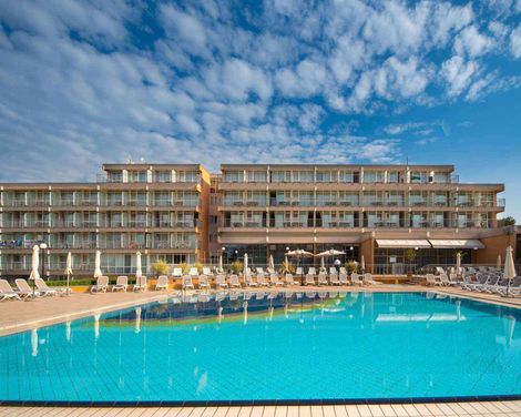 Arena Hotel Holiday